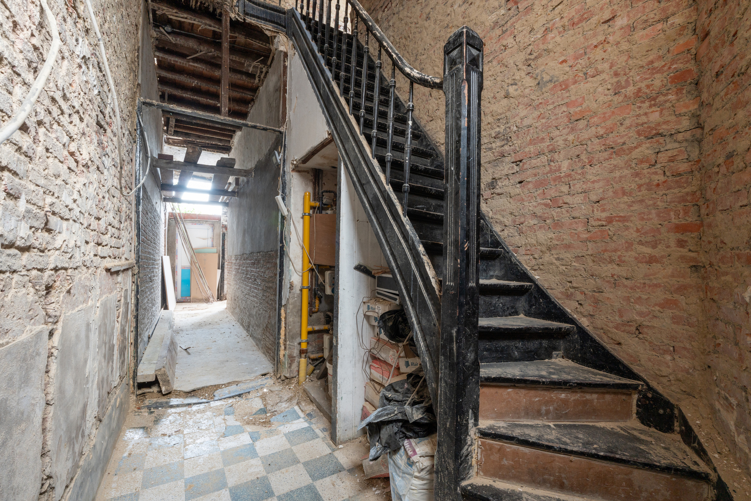 Te verbouwen woning met veel mogelijkheden in Antwerpen - foto 3