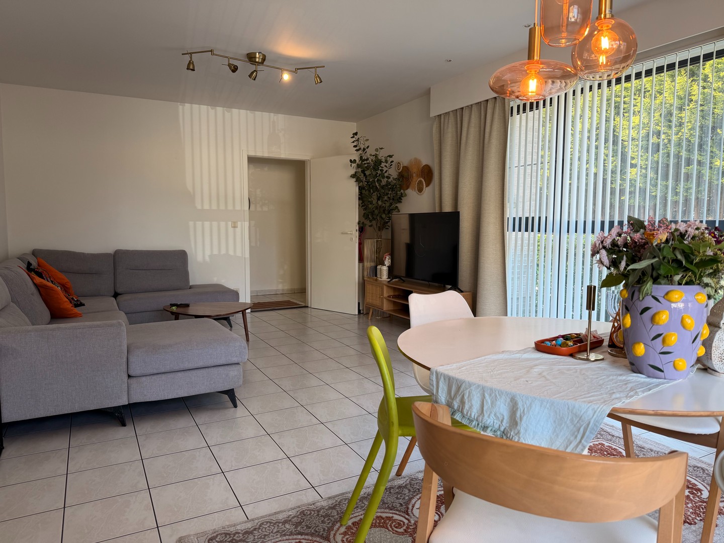 Ideaal gelegen gelijkvloers appartement met garage - foto 3