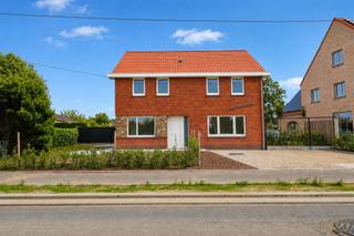 <p><span>Renovated 3-bedroom detached home in Waasmunster.</span></p><p><span>Located near various cycling and hiking trails, close to the center of Waasmunster and "De Ruiter", with good access to the E17 and N41.</span></p><p><span> </span></p><p><span>Layout: </span></p><p><span>Ground floor: </span></p><p><span>- Entryway with separate toilet and sink</span></p><p><span>- Living room</span></p><p><span>- Dining room</span></p><p><span>- Fully equipped kitchen, featuring an induction cooktop, refrigerator, dishwasher, double sink, cabinets on both sides of the kitchen island, etc.</span></p><p><span>- Utility room with connections for a washing machine, dryer, and potentially a larger freezer </span></p><p><span>- Garden with a landscaped terrace </span></p><p><span> </span></p><p><span>1st floor:</span></p><p><span>- Hallway</span></p><p><span>- Bedroom 1</span></p><p><span>- Bedroom 2</span></p><p><span>- Bedroom 3 </span></p><p><span>- Office </span></p><p><span>- Bathroom with walk-in shower, double vanity, and second toilet </span></p><p><span> </span></p><p><span>Additional features: </span></p><p><span>- Underfloor heating on the ground floor</span></p><p><span>- Hot/cold air conditioning in the bedrooms </span></p><p><span>- Driveway for two cars </span></p><p><span>- 10,000-liter rainwater tank</span></p><p><span>- Available immediately </span></p><p><span> </span></p><p><span>Details: </span></p><p><span>- The house is still being painted </span></p><p><span>- Grass is still being seeded </span></p><p><span>- The driveway, second terrace at the back, and path by the rear sliding window are still being laid with gravel </span></p><p><span> </span></p><p><span>Are you interested in this apartment in Wilrijk? Are you looking for other real estate or would you like to know the value of your property? </span></p><p><span>Then you’ve come to the right place at BOLT Immo! We’d be happy to help you.</span></p><p><span> </span></p><p><span> </span></p>