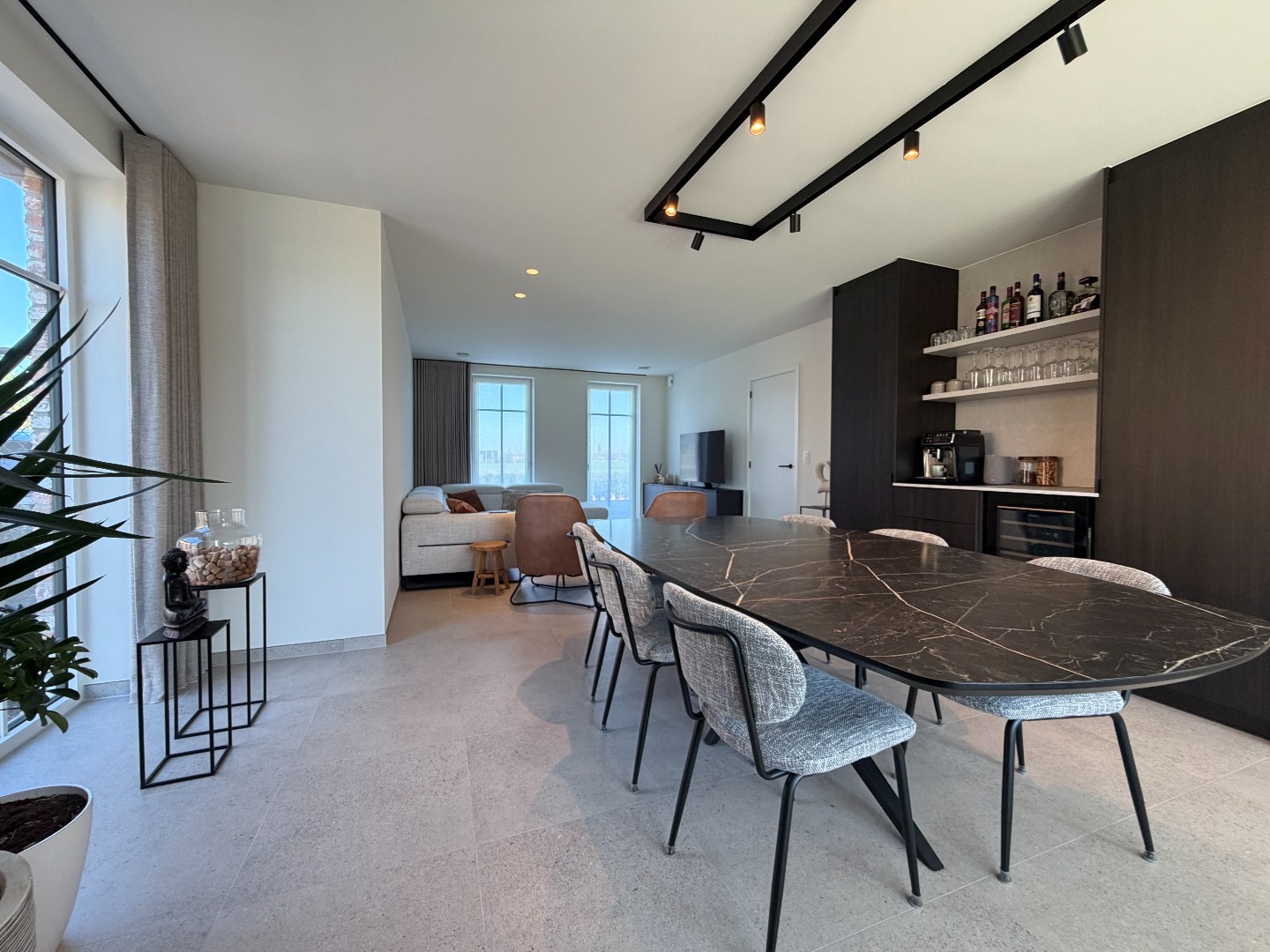 Volledig afgewerkte nieuwbouwwoning met 4 slaapkamers. - foto 3