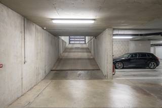 Ondergrondse autostaanplaats te huur op uitstekende ligging vlak aan de Leie op wandelafstand van het centrum van Kortrijk. De staanplaats...