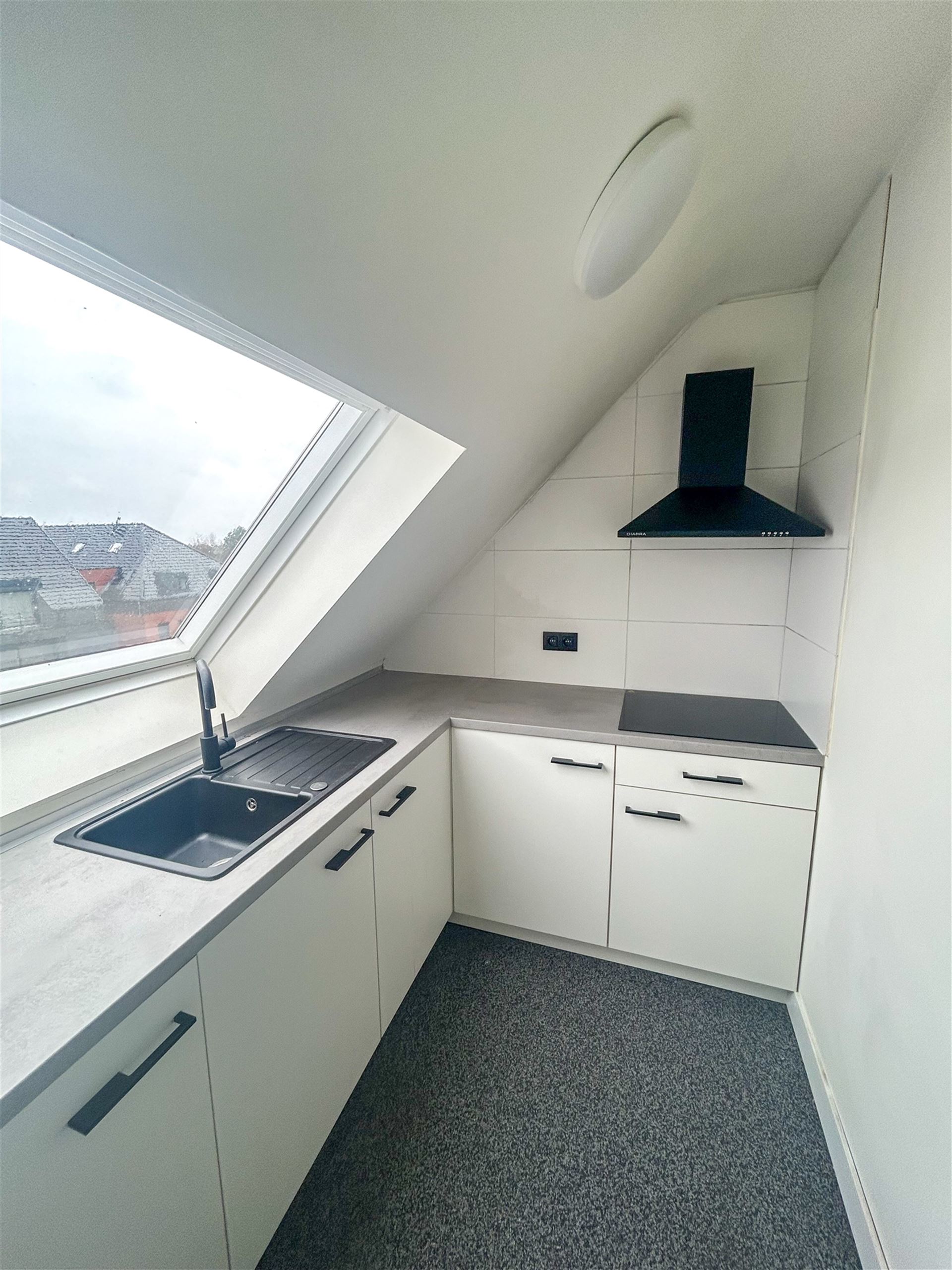 Appartement met 1 slaapkamer, terras en privatieve autostaanplaats in Maasmechelen! - foto 3