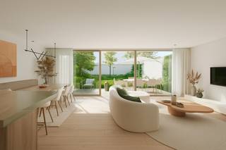 In de stijlvolle nieuwbouwresidentie “Finion”, gelegen in de charmante Bondgenotenlaan te Heist-aan-Zee, bieden wij u een prachtig gelijkvloers appartement met privatieve tuin aan. Deze woonst combineert hedendaags comfort met een uiterst centrale ligging, op wandelafstand van winkels, het station en het strand.<br /><br />Het appartement beschikt over een bruikbare vloeroppervlakte van 101 m², aangevuld met een ruim terras van 23 m² en een fraai aangelegde tuin van 70 m². Dankzij de zuidwestelijke oriëntatie geniet u hier volop van de zon, van de namiddag tot in de avond – ideaal om te ontspannen of gasten te ontvangen.<br /><br />De indeling is praktisch en doordacht: een ruime en lichtrijke leefruimte met directe toegang tot terras en tuin, een open en volledig ingerichte keuken, een bijkeuken/wasplaats, een gastentoilet, twee slaapkamers aan de straatzijde en een moderne badkamer met inloopdouche.<br /><br />Dankzij de hoogwaardige afwerking en de energiezuinige bouw biedt dit appartement een bijzonder aangename en duurzame woonkwaliteit. De kleinschalige residentie en de topligging maken dit appartement perfect geschikt als vaste woonst én als tweede verblijf aan zee.<br /><br />Aankoop aan 6% BTW mogelijk.<br /><br />Meer informatie of een afspraak?<br />📞 Contacteer ons via 050/89.27.70