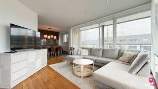 <p>Bij ImmoFusion 7/7 “open huis” : klik op onze 3D-TOUR.<br />Ervaar vastgoed alsof je er zelf doorloopt!<br /><br />Welkom in deze instapklare en verrassend ruime woning gelegen aan de Zolderse Kiezel 81A. <br /><br />Dankzij de aparte ingang geniet u hier van extra privacy en comfort. Bij het binnenkomen valt meteen de grote open leefruimte aan de linkerzijde op, die door haar overvloedige lichtinval een bijzonder aangename woonbeleving biedt. De warme houten vloer in de living versterkt het gezellige karakter van de ruimte, die naadloos overgaat in de recent vers geverfde keuken. <br />Deze is praktisch ingericht en uitgerust met een afwasmachine, wasbak, inductievuur, dampkap en frigo, met bovendien de mogelijkheid om een microgolf of oven in te bouwen. Aan het keukeneiland zijn krukken voorzien, ideaal om comfortabel te ontbijten of gezellig samen te zitten.<br /><br />Achter de keuken bevindt zich een handige berging met alle nodige aansluitingen, waardoor deze perfect kan worden ingericht als wasruimte of voor het plaatsen van een extra frigo of diepvries. Op het gelijkvloers bevindt zich tevens de eerste, bijzonder ruime slaapkamer die dankzij een Velux-raam geniet van aangenaam natuurlijk licht. Verder in de woning vinden we een tweede ruime slaapkamer met een eigen douche en spoelbak, wat zorgt voor extra comfort en privacy.<br />In de hal is er een gastentoilet en ruimte voorzien voor een kapstok.<br /><br />De goed onderhouden badkamer beschikt over een ligbad, een groot meubel met een praktische “hem en haar”-indeling en een tweede toilet. <br /><br />De masterbedroom geniet van een mooie lichtinval door twee Velux-ramen en biedt een aangename en rustgevende sfeer. <br />De vierde slaapkamer is eveneens volwaardig en loopt door naar de zolder, wat bijkomende opbergmogelijkheden creëert. <br /><br />Vanuit de living heeft u toegang tot het balkon, een fijne plek om even tot rust te komen. <br /><br />Bij de woning is bovendien een parkeerplaats inbegrepen.<br /><br />De ligging is een absolute troef: rustig wonen in Tuilt met een vlotte verbinding naar de snelweg en het centrum van Hasselt.<br /><br />Pluspunten:<br />- Aparte ingang met extra privacy<br />- Zeer lichtrijke open leefruimte met warme houten vloer<br />- Volledig uitgeruste keuken met eiland<br />- Vier volwaardige slaapkamers<br />- Balkon en inbegrepen parkeerplaats<br />- Rustige ligging met vlotte bereikbaarheid<br /><br /><span>Maatregelen opgenomen in het Maatregelenregister: nee</span><br /><br />Voor een bezichtiging ter plaatse of meer info, bel ons op 078/78.78.70, of kom gewoon binnen op ons kantoor, steeds welkom!</p>