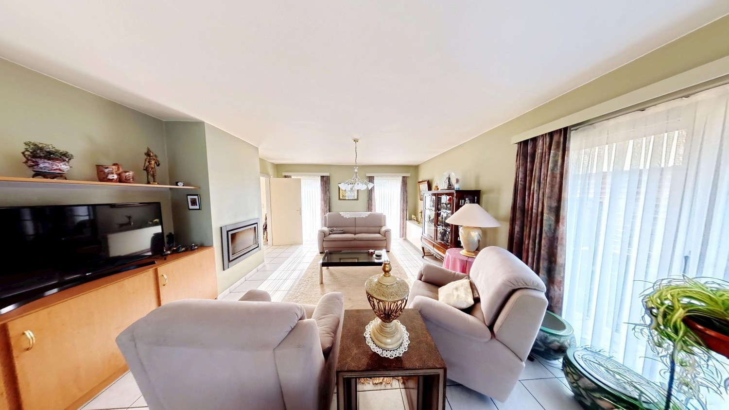 Ruime woning op toplocatie met grote tuin en inpandige garage! - foto 3