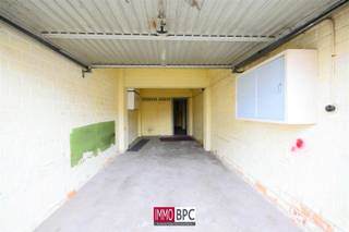 <p><span>Very spacious double garage box<br />Discover</span><span> this exceptionally deep garage box with a length of </span><span>12 meters</span><span> and a width of </span><span>2.75 meters</span><span>. Ideal for parking two cars back to back or for extra storage space (bikes, motorcycle, workbench, etc.).<br />Easy access and practical layout!</span></p>