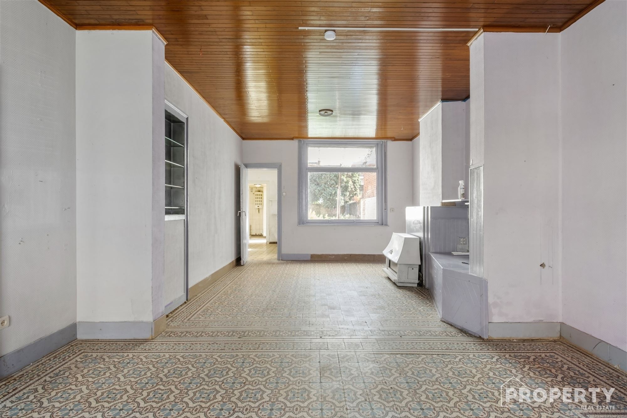 Te renoveren woning met 3 slaapkamers te Izegem! - foto 2