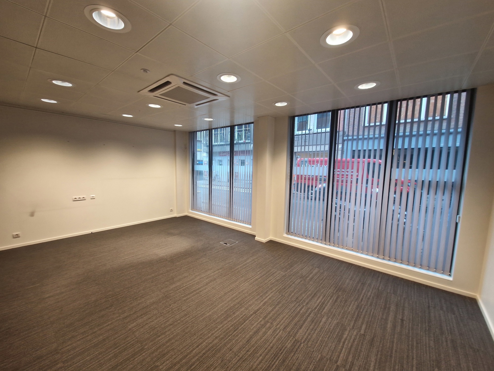 Gelijkvloers hoekpand van 664m² in de Antwerpse diamantwijk - foto 2