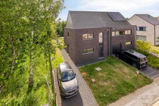 Immo Pické biedt U deze recente en goed onderhouden woning aan gelegen in een rustige straat maar toch in de onmiddellijke omgeving van...