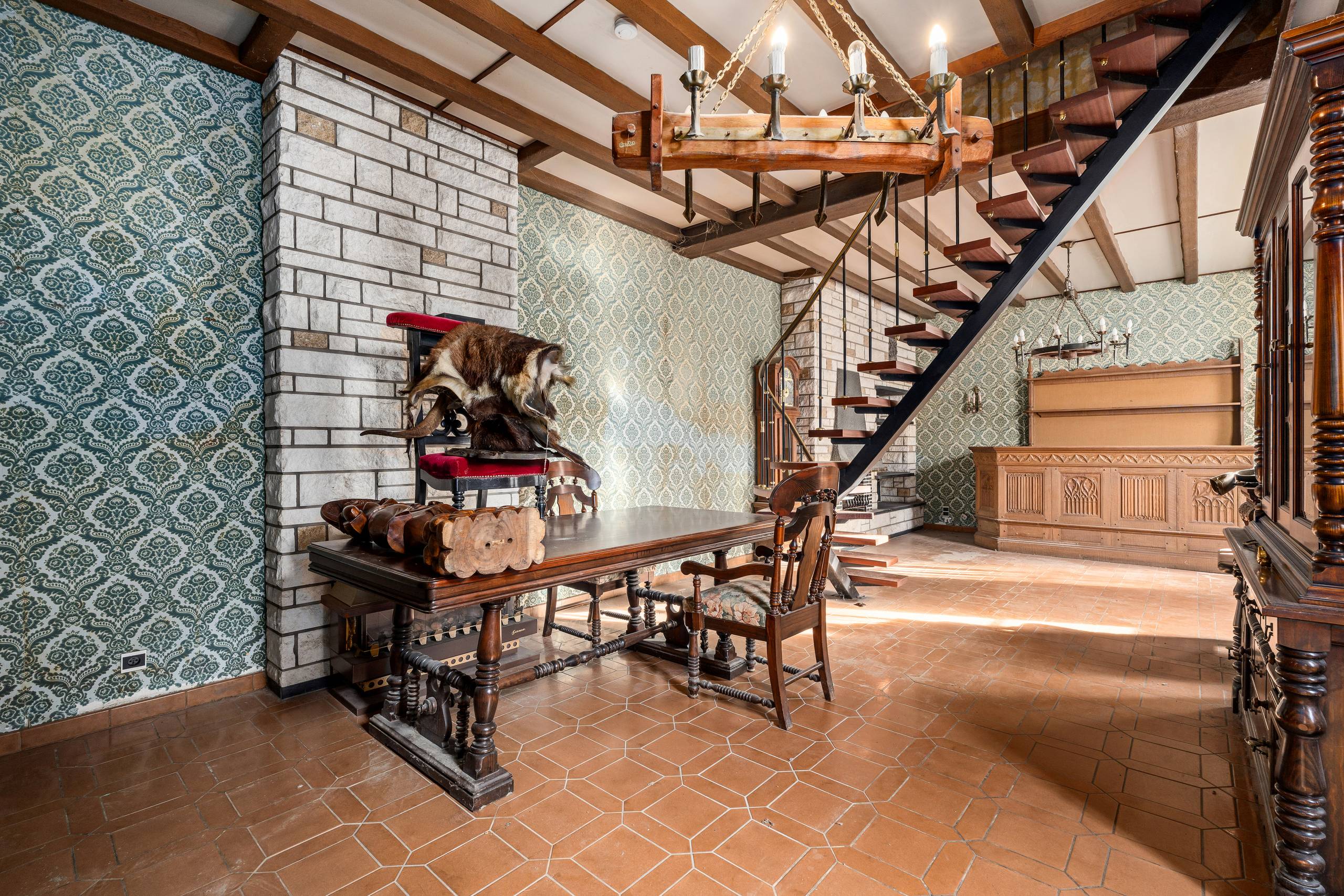 Te renoveren woning met magazijn en tal van mogelijkheden - foto 4
