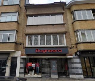 <p>Commerciële ruimte te huur - Avenue de l'Université, Elsene - Ontdek deze prachtige commerciële ruimte van ongeveer 70 m², ideaal gelegen in het levendige deel van de Avenue de l'Université in Elsene. Deze ruimte geniet van een strategische ligging, dicht bij bekende handelszaken zoals Club, Exki, 5 à sec, Velvet, en nog veel meer. Perfect om uw zaak te ontwikkelen in een dynamische en drukbezochte buurt.</p>
<p>Voor meer informatie, contacteer ons via 02 513 77 00.</p>