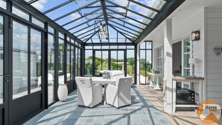 SCHAFFEN – Charmante woning in massieve houtbouw met mogelijkheid tot huren van opslagruimtesDeze unieke woning, gebouwd in 2014 in duurzame...