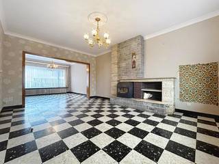 Op te frissen alleenstaande woning op 541 m², bestaande uit een inkomhal, ruime en lichtrijke leefruimte, keuken, ruime garage, veranda en een...