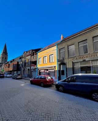 In het hart van Assenede bevindt zich deze unieke eigendom met een combinatie van een ruime handelsruimte en een comfortabel woongedeelte...