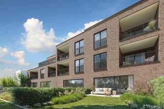 Droom je van een stijlvol, energiezuinig appartement op een topligging in Kallo? Dit moderne nieuwbouwappartement in het centrum is ideaal.<br /><br />In dit appartement vind je o.m. een afgewerkte keuken, eet- en zithoek met veel lichtinval, twee slaapkamers, complete badkamer, een wasplaats, berging én een zongericht terras.<br /><br />Dankzij een geothermische warmtepomp, vloerverwarming, hoogrendementsbeglazing, zonnepanelen en slimme ventilatiesysteem bespaar je aanzienlijk op je energiekosten.<br /><br />Danneels werkt jouw nieuwe thuis sleutel-op-de-deur voor je af met vaste afspraken over budget &amp; timing. De keuken, badkamer &amp; vloeren kan je zelf kiezen in de toonzalen van onze partners.<br /><br />Bij het appartement hoort ook een ondergrondse parkeerplaats, extra berging en een fietsenstalling.