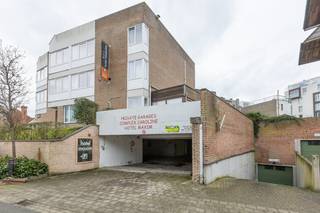 Een private garagebox op de perfecte locatie, vlak aan de zeelaan, op wandelafstand van de markt in De Panne!Afmetingen:4.90 m diep2.70 m breed1.95 m...