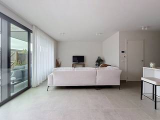 If you are looking for a ground floor apartment with 2 bedrooms and a cozy garden, then this topper is definitely for you! It has an area of 85 square meters and a garden of 22 square meters.<br /><br />LAYOUT:<br />GLV:<br />- entrance hall<br />- cozy living space with lots of light<br />- open kitchen with all appliances<br />- nice garden with large terrace<br />- practical storage next to the kitchen<br />- bathroom with walk-in shower, sink and towel heater<br />- laundry/second storage<br />- bedroom 1<br />- bedroom 2<br />- guest toilet<br /><br />GENERAL:<br />- garage box required to rent: €75 per month<br />- energy efficient with an E level of E8<br />- BEN house<br />- huge practical apartment<br />- nice garden with an open feeling<br />- lots of light<br />- curtains and light fixtures provided and fully painted<br />- new building 2025<br /><br />The quickest way to visit this property? Request your visit via the red button on our website (www.dewaele.com) and you will be contacted by our rental expert Jolien. Appointments cannot be made by phone. For other questions, you can contact us by phone at 056 605 605.