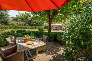 Charmante villa met idyllisch uitzicht op een ruim perceel van 3.606 m².Ontdek deze karaktervolle woning, gebouwd met kwalitatieve materialen,...