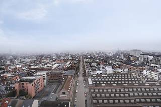 Dit 2 slaapkamer appartement te koop bevindt zich op de 15e verdieping in de parktoren te Antwerpen. Dankzij de hoge ligging geniet je van een open...