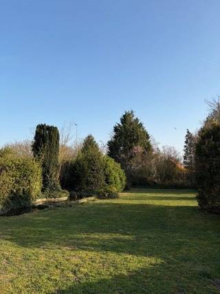 Charmante instapklare open bebouwing in een bosrijke omgeving te Waasmunster.Deze vrijstaande woning bevindt zich op een ruim perceel van maar liefst...