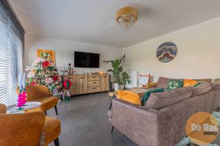 EERSTE BEZOEKDAG ZATERDAG 20 DECEMBER VAN 10u TOT 12u (ENKEL OP AFSPRAAK !!)KERKSKEN – Dit stijlvol, lichtrijk en luxueus afgewerkt gelijkvloers...