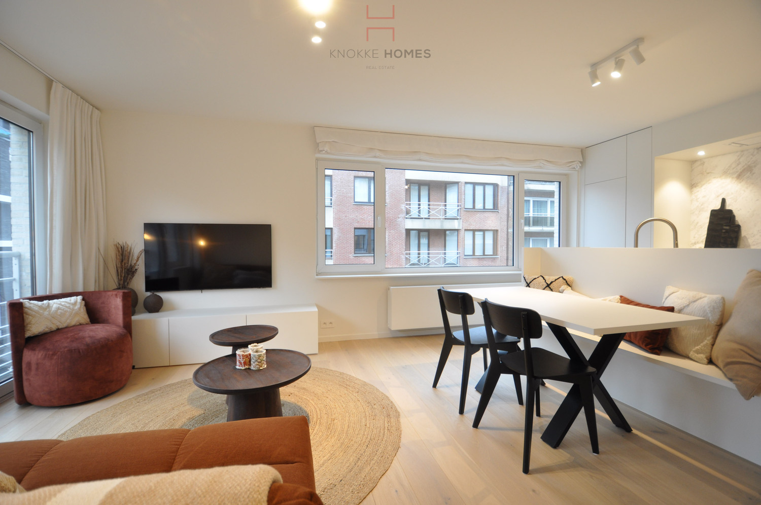 Volledig gerenoveerd hoekappartement gelegen op enkele stappen van de zee en de Lippenslaan - photo 2