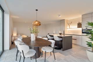 Op een boogscheut van het centrum van Halen en op slechts 3 minuten wandelen van de gekende snuffelmarkt hebben in ons prachtig nieuwbouwproject “Residentie Halon” nog enkele mooie appartementen op verdiep te koop! Appartement A15 bijvoorbeeld is gelegen op het 3de (en bovenste verdiep) en beschikt over 3 ruime slaapkamers en heeft een aangenaam terras.<br /><br />Ook dit nieuwbouwappartement beschikt over een eigen warmtepomp en PV-panelen om zo uw energiefactuur tot een minimum te beperken. Een groot pluspunt als toekomstige woonst of duurzame en kwalitatieve investering!<br /><br />Voor meer informatie ontvangen we u graag bij ons op kantoor of ter plaatse om dit prachtige project tot in de puntjes toe te lichten. Bel nu Elien Mombaerts op het nummer 0470/38.21.30.