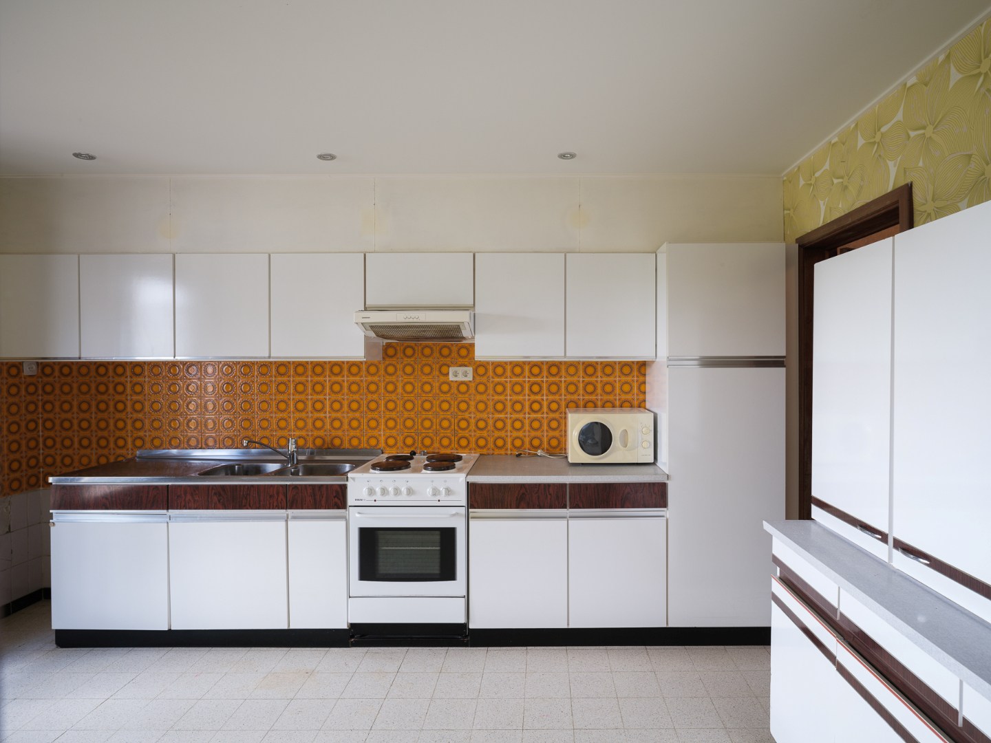 Maison située au calme, à moitié ouverte, avec potentiel de rénovation - photo 5