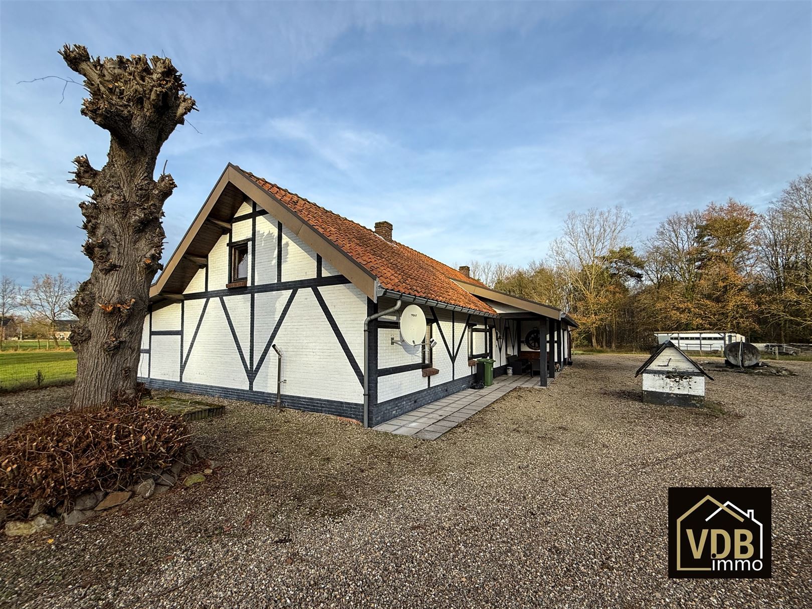 Charmante hoeve met paardenstal op 1,2 ha in absolute rust. - foto 5