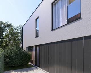 <p><strong>Verkoop gestart – Fase 2</strong><br /><em>(Fase 1 volledig uitverkocht!)</em></p>
<p>Droomt u van een <strong>moderne, energiezuinige woning</strong> in een rustige en groene omgeving? Ontdek dan deze <strong>nieuwe BEN-woningen (E<20)</strong>, waar comfort, stijl en duurzaamheid samenkomen.</p>
<p>✨ <strong>Waarom kiezen voor deze woningen?</strong></p>
<ul>
<li>
<p>Een strak, hedendaags ontwerp met veel lichtinval en een open woongevoel</p>
</li>
<li>
<p>Afwerking met kwalitatieve materialen</p>
</li>
<li>
<p>Energiezuinig en futureproof, klaar voor de toekomst</p>
</li>
</ul>
<p><strong>Indeling:</strong><br />Het gelijkvloers biedt u een inkomhal met gastentoilet, een praktische berging/wasplaats en een ruime leefruimte met open keuken en eet- en zithoek. Dankzij het grote schuifraam geniet u van een directe verbinding met de tuin en het omliggende groen.</p>
<p>Op de eerste verdieping vindt u drie slaapkamers, een afzonderlijk toilet en een ruime badkamer. Afwerkingsbudgetten zijn voorzien zodat u de woning naar uw eigen smaak kan personaliseren.</p>
<p><strong>Technieken die het verschil maken:</strong></p>
<ul>
<li>
<p>Warmtepomp (lucht/water) met optie tot actieve koeling</p>
</li>
<li>
<p>8 zonnepanelen van 410 Wpiek per stuk</p>
</li>
<li>
<p>Vloerverwarming voor een optimaal binnenklimaat</p>
</li>
<li>
<p>Ventilatiesysteem D (ruimtebesparend plafondmodel)</p>
</li>
<li>
<p>Regenwaterrecuperatie voor toiletten en buitenkraan</p>
</li>
<li>
<p>Alle keuringen inbegrepen (elektriciteit, zonnepanelen, riolering, blowerdoor, ventilatie, …)</p>
</li>
</ul>
<p>✅ Kortom: een <strong>toekomstgerichte woning</strong> die u niet alleen wooncomfort, maar ook gemoedsrust en lage energiekosten garandeert.</p>