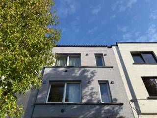 <p>In de stadsrand op wandelafstand van scholen en volle centrum deze ruime duplex.<br />het appartement beschikt over 4 slaapkamers en twee badkamers.</p>
<p>Een ruim terras achteraan.<br /><br /><span>✅ Ingerichte keuken<br />✅ centrale verwarming op aardgas<br />✅ 2 badkamers met douche<br />✅ Dubbele beglazing <br />✅ Groot terras<br /><br /></span>Perfect voor groot gezin of kangoeroewoonst</p>