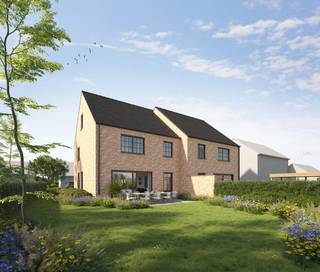 Lot 2A combineert een slimme indeling met een aangename leefomgeving. Met vier slaapkamers, een inpandige garage en een ruime tuin biedt deze halfopen woning alle comfort voor gezinnen die op zoek zijn naar extra ruimte. Op het perceel van 643 m² geniet je volop van het buitenleven in alle rust.

In Lochristi woon je groen en centraal. Je vindt er alles voor het dagelijkse leven binnen handbereik, terwijl de nabijheid van Gent zorgt voor een vlotte verbinding naar werk, scholen en ontspanning.

Dankzij de lucht-waterwarmtepomp, zonnepanelen en het energiezuinige E-peil van 20 woon je duurzaam, comfortabel en klaar voor de toekomst.

De afwerking kies je volledig zelf, met ruime budgetten voor keuken, badkamer en vloeren voorzien in het lastenboek. 

Wil je graag meer weten over deze woning? Contacteer onze nieuwbouwadviseur of download de projectbrochure.