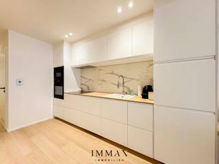 Prachtig gerenoveerd appartement, eind augustus 2024 afgewerkt met hoogwaardige materialen, ideaal gelegen tussen het Driehoekspleinen de zeedijk, op...