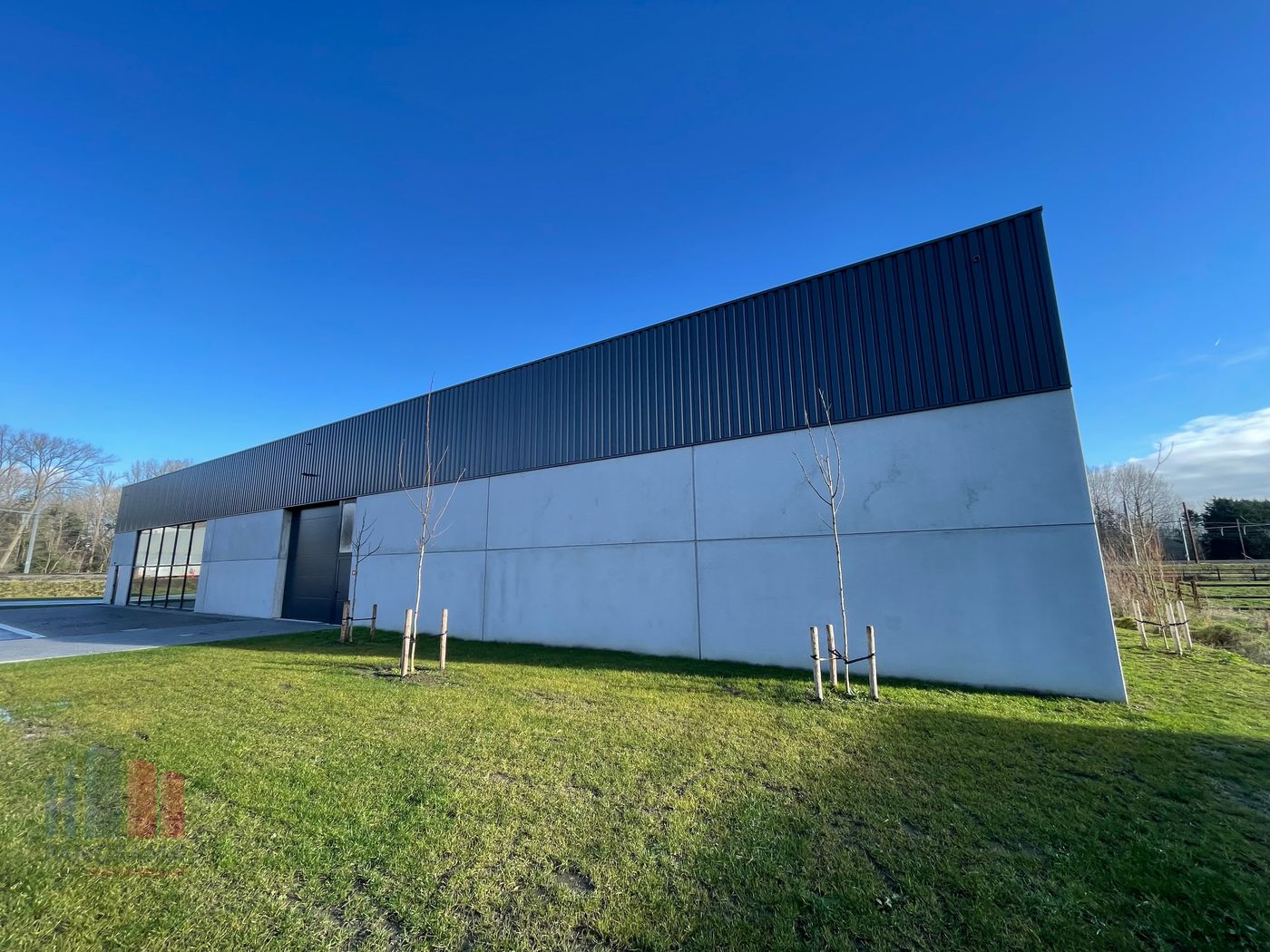 MAGAZIJN VAN 883 m² TE HUUR IN OOSTKAMP - photo 2