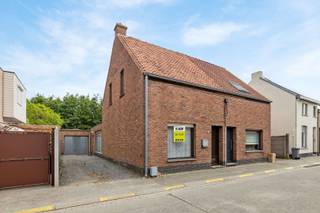 Ben je op zoek naar een woning met potentieel, gelegen in het hart van Sint-Gillis-Waas? Dan is deze halfopen bebouwing met garage, tuin en...
