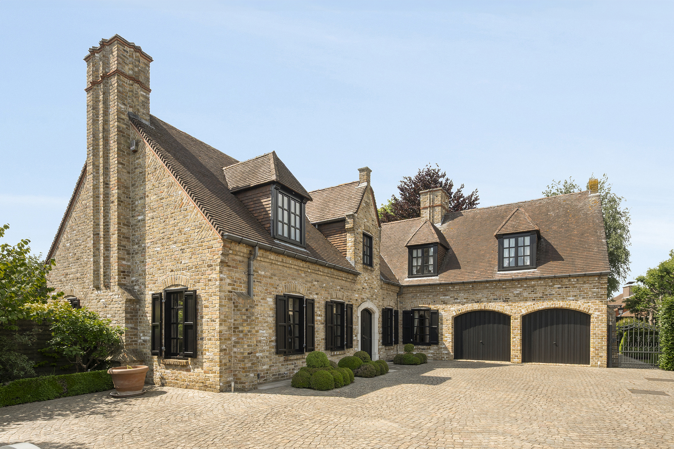 Karaktervolle VILLA (5 slk) met prachtig aangelegde TUIN. - foto 1