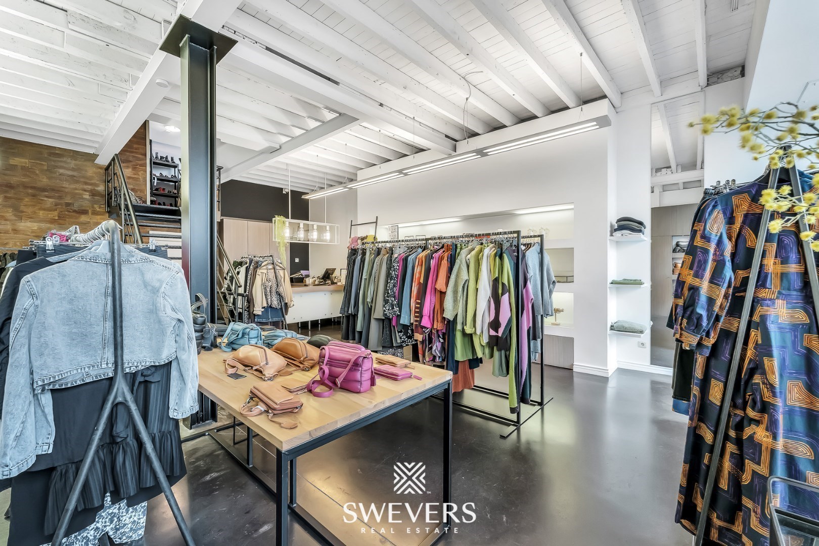 Instapklaar handelspand met ruime opslag en uitstekende visibiliteit in centrum Beringen - foto 5