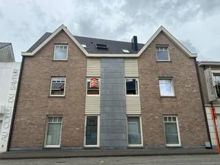 In het bruisende centrum van Evergem, nabij tal van winkels, openbaar vervoer mogelijkheden, scholen en faciliteiten, stellen wij u dit...