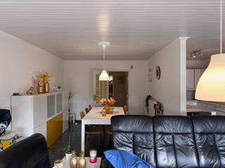 <p><span>Appartement met 2 slaapkamers en garage te huur nabij het centrum van Mol </span></p><p><span>Dit aangename appartement is gelegen op de tweede verdieping, op korte afstand van het centrum en biedt een praktische en comfortabele woonomgeving.</span></p><p><span>Het appartement beschikt over een inkomhal, een leefruimte, een keuken, twee slaapkamers en een badkamer met ligbad en toilet. </span></p><p><span>Daarnaast is er een handige berging aanwezig.</span></p><p><span>Aan de achterzijde bevindt zich een terras waar u rustig kunt genieten van de buitenlucht. </span></p><p><span>Het appartement beschikt bovendien over een garage, wat zorgt voor extra comfort en parkeergelegenheid.</span></p><p><span>Indeling:</span></p><ul><li><span>Inkomhal</span></li><li><span>Leefruimte</span></li><li><span>Keuken</span></li><li><span>2 slaapkamers</span></li><li><span>Badkamer met ligbad en toilet</span></li><li><span>Berging</span></li><li><span>Terras aan de achterzijde</span></li><li><span>Garage</span></li></ul><p><span> </span></p><p><span>Een verzorgd en praktisch appartement op een gunstige locatie, vlakbij het centrum en alle nodige voorzieningen.</span></p><p><span>Let op: dit appartementsgebouw heeft geen lift! </span></p>