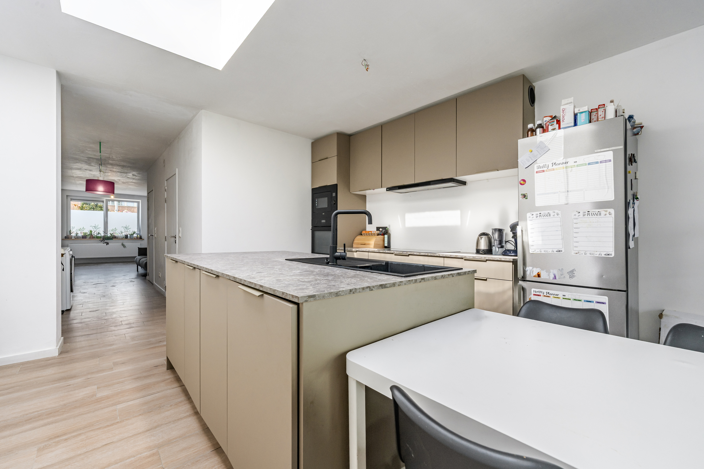 Gezinswoning met 5 slaapkamers met diepe tuin - foto 4