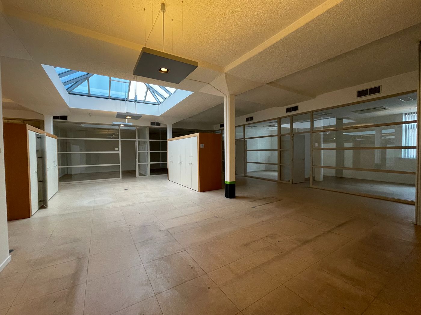 Kantoorgebouw (+/- 2.182 m²) met verhuurde handelsruimtes - foto 5
