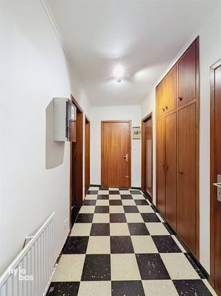 <p><span>Spacious ground-floor apartment with 2 bedrooms and 2 parking spaces, located on the outskirts of town. The apartment features an entryway, a large living area, and a fully equipped kitchen with a stove, range hood, oven, and refrigerator. There are also two bedrooms and a bathroom with a sink and a bathtub. The apartment is heated by individual gas-fired central heating. The two parking spaces are included in the rent. Rent: € 780 per month + € 18 commission. Available starting December 1, 2026.</span></p><p><span> </span></p>