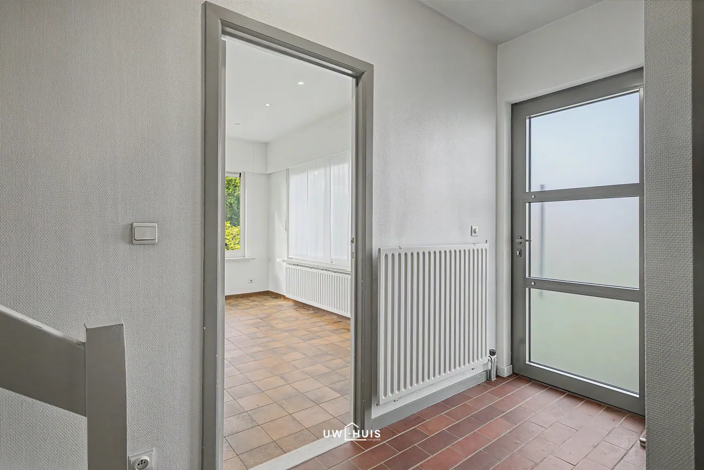 Ruime open bebouwing met 4 slaapkamers en zonnige tuin in rustige wijk te Haasdonk - foto 2
