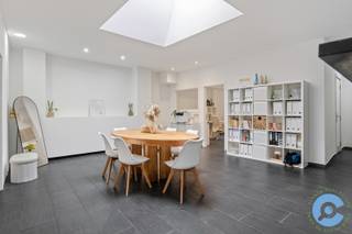 In de Bleekhofstraat te Borgerhout vind je deze mooie commerciële ruimte (145m2). Perfect voor handelsactiviteiten of als kantoor!...