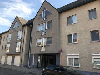 Modern appartement(118m²) met 2 slaapkamers, living in L-vorm met open keuken en zuid gericht terras(30m²).Verder is er een gastentoilet, badkamer...