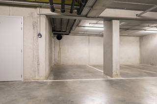 <p><span>Underground parking space with car lift near the center of Mechelen </span></p><p><span>Underground garage with car lift and parking space, located in Residentie Fonteynbrug at Lange Schipstraat 100 in Mechelen. The location is central, within walking distance of downtown and easily accessible.</span></p><p><span>The garage is accessible via an automatic gate and reached by a car lift.</span></p><p><span>Rent: € 80/month<br />Common area fees: € 45/month</span></p>
