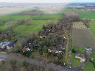 This extensive business site, consisting of several contiguous lots, is located at a prime location along the Gentse Steenweg (N47). Thanks to...