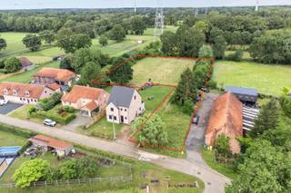Prachtig gelegen bouwgrond voor open bebouwing met achterliggend weiland, goed voor een totale oppervlakte van 45 are 81 ca. Rustig gelegen aan Beukenbergsveld in Olmen, geniet u hier van een groene omgeving met alle nodige voorzieningen binnen handbereik. Bovendien zijn de omliggende gemeenten vlot bereikbaar.<br /><br />Beschrijving:<br />- Geschikt voor open bebouwing<br />- Achterliggend weiland<br />- Totale oppervlakte: 4.581 m²<br />- Bestemming: bouwgrond gelegen in woongebied met landelijk karakter en weiland gelegen in landschappelijk waardevol agrarisch gebied<br />- Kadastrale gegevens: afdeling 3, sectie D, perceelnummers 201L en 201M<br /><br />Voor meer informatie en de bouwvoorschriften contacteer ons via info@vastengoed.be of 014/72.73.74.<br /><br />Wenst u een gratis schatting van uw eigendom? Contacteer ons vrijblijvend voor een afspraak!
