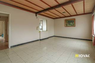 Rustig gelegen appartement op de 1ste verdieping met een vlotte bereikbaarheid naar de Rijksweg en de E403 in een kleinschalig...