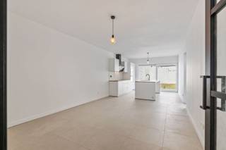 Bent u op zoek naar een gerenoveerde woning met 4 slaapkamers in het hartje van Temse? Gevonden. Deze woning heeft het allemaal: een EPC B,...